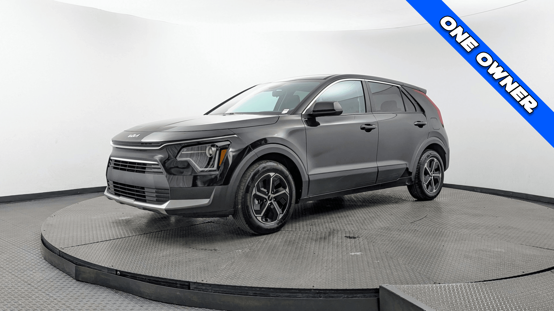 2026 Kia Niro LX HEV's photo