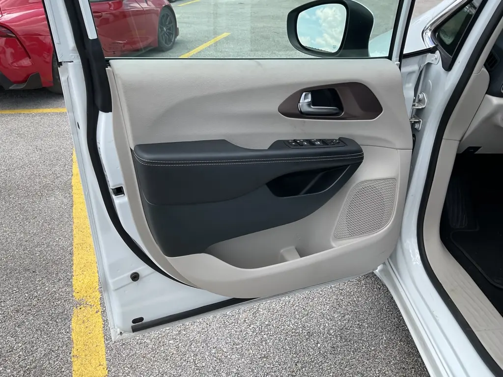 Florida Fine Cars - Used CHRYSLER VOYAGER 2023 ORLANDO LX