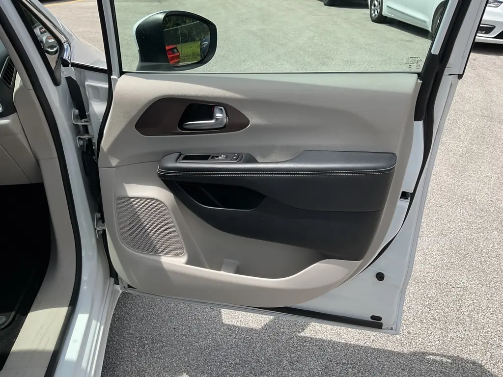 Florida Fine Cars - Used CHRYSLER VOYAGER 2023 ORLANDO LX
