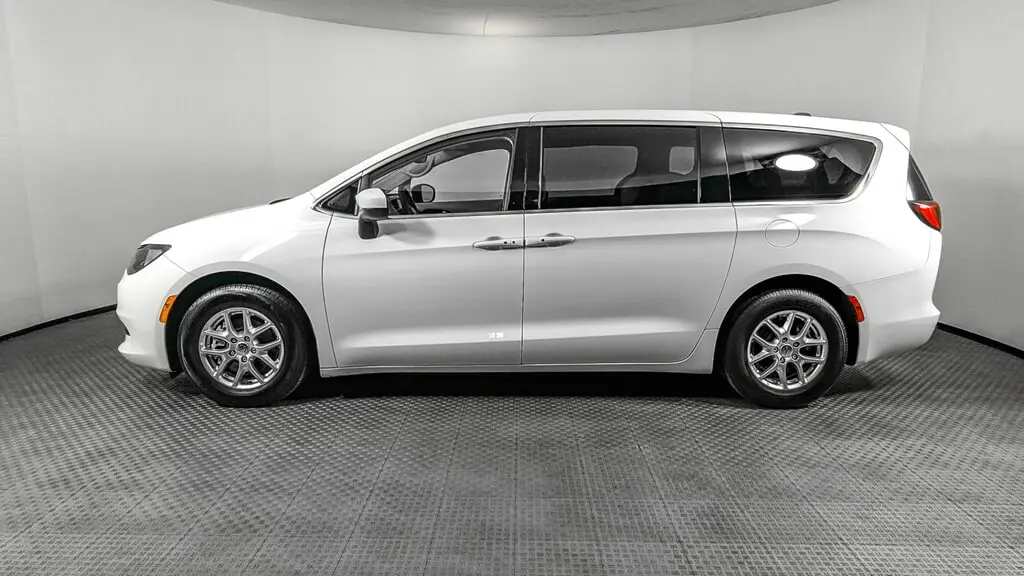 Florida Fine Cars - Used CHRYSLER VOYAGER 2023 ORLANDO LX