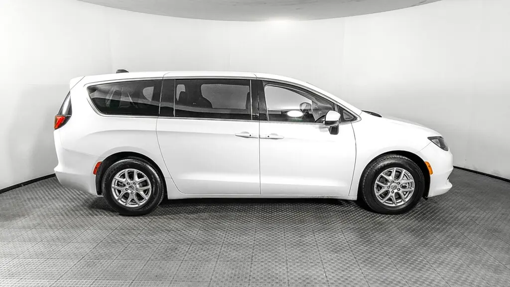 Florida Fine Cars - Used CHRYSLER VOYAGER 2023 ORLANDO LX