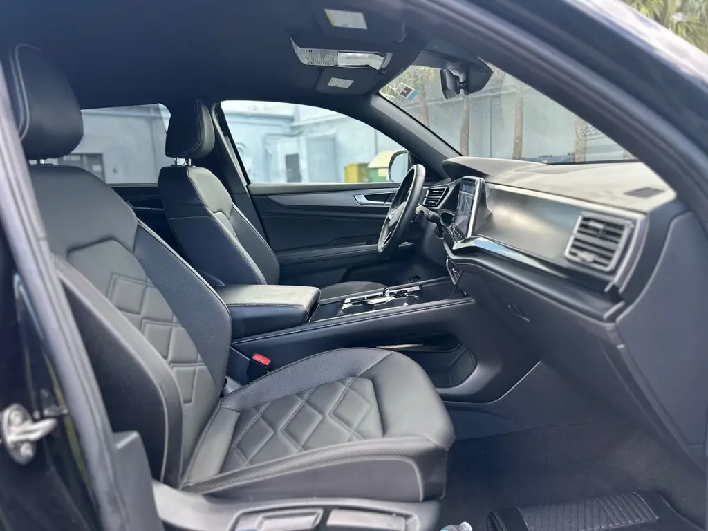 Florida Fine Cars - Used VOLKSWAGEN ATLAS CROSS SPORT 2025 MIAMI 2.0T SE W/TECHNOLOGY