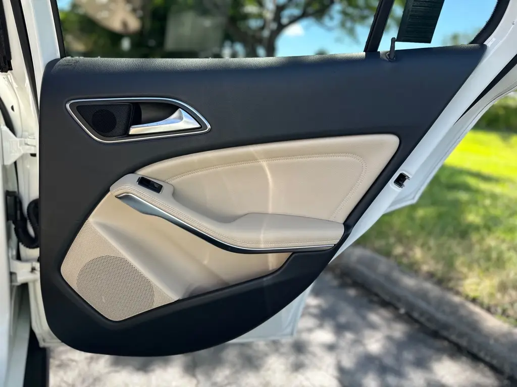 Florida Fine Cars - Used MERCEDES-BENZ GLA 2019 MIAMI GLA 250