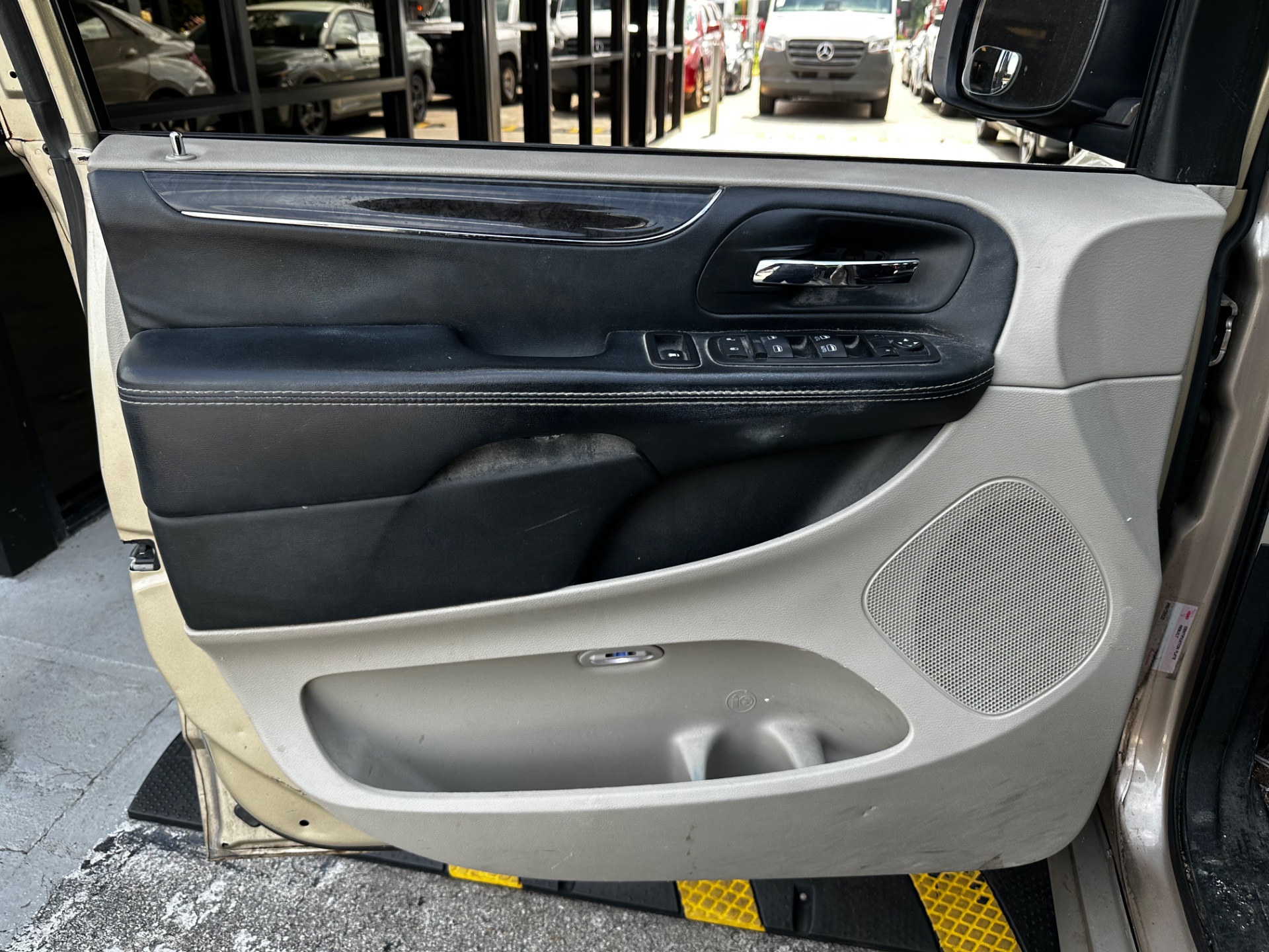 Florida Fine Cars - Used vehicle - MINIVAN CHRYSLER TOWN AND COUNTRY 2016