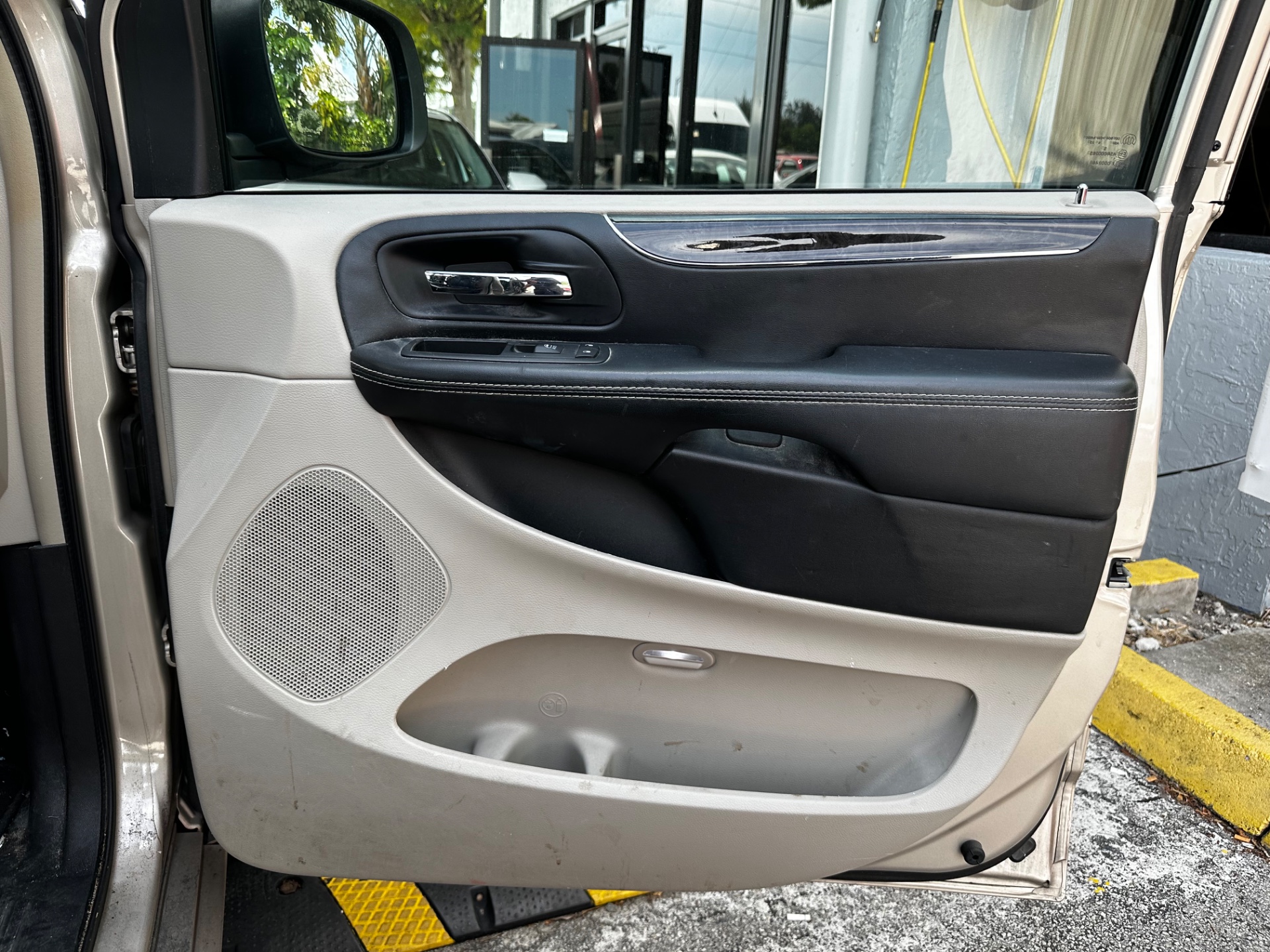 Florida Fine Cars - Used vehicle - MINIVAN CHRYSLER TOWN AND COUNTRY 2016