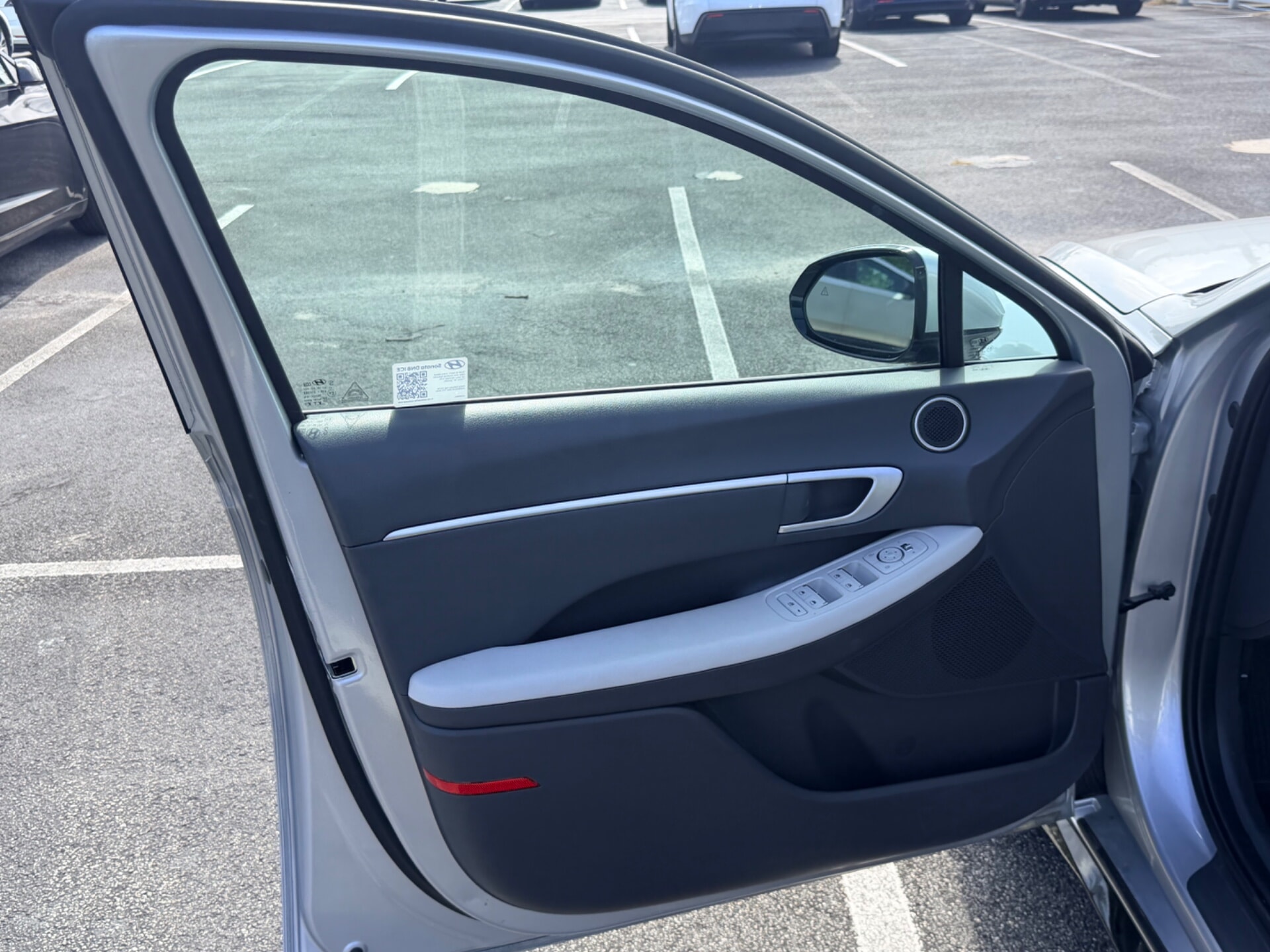 used vehicle - SEDAN HYUNDAI SONATA 2025