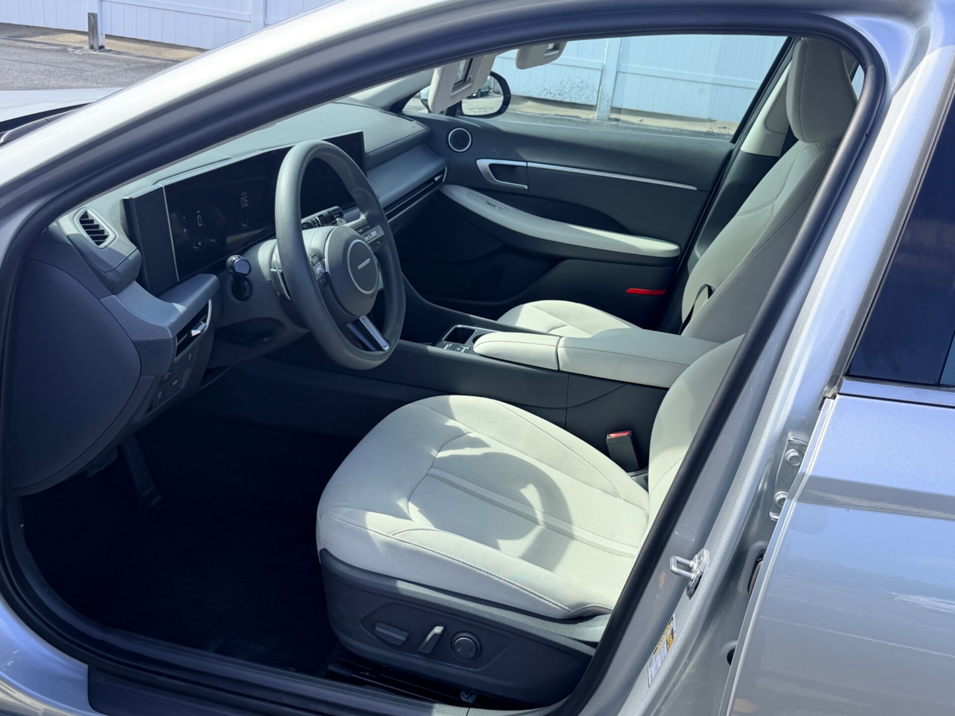 used vehicle - SEDAN HYUNDAI SONATA 2025