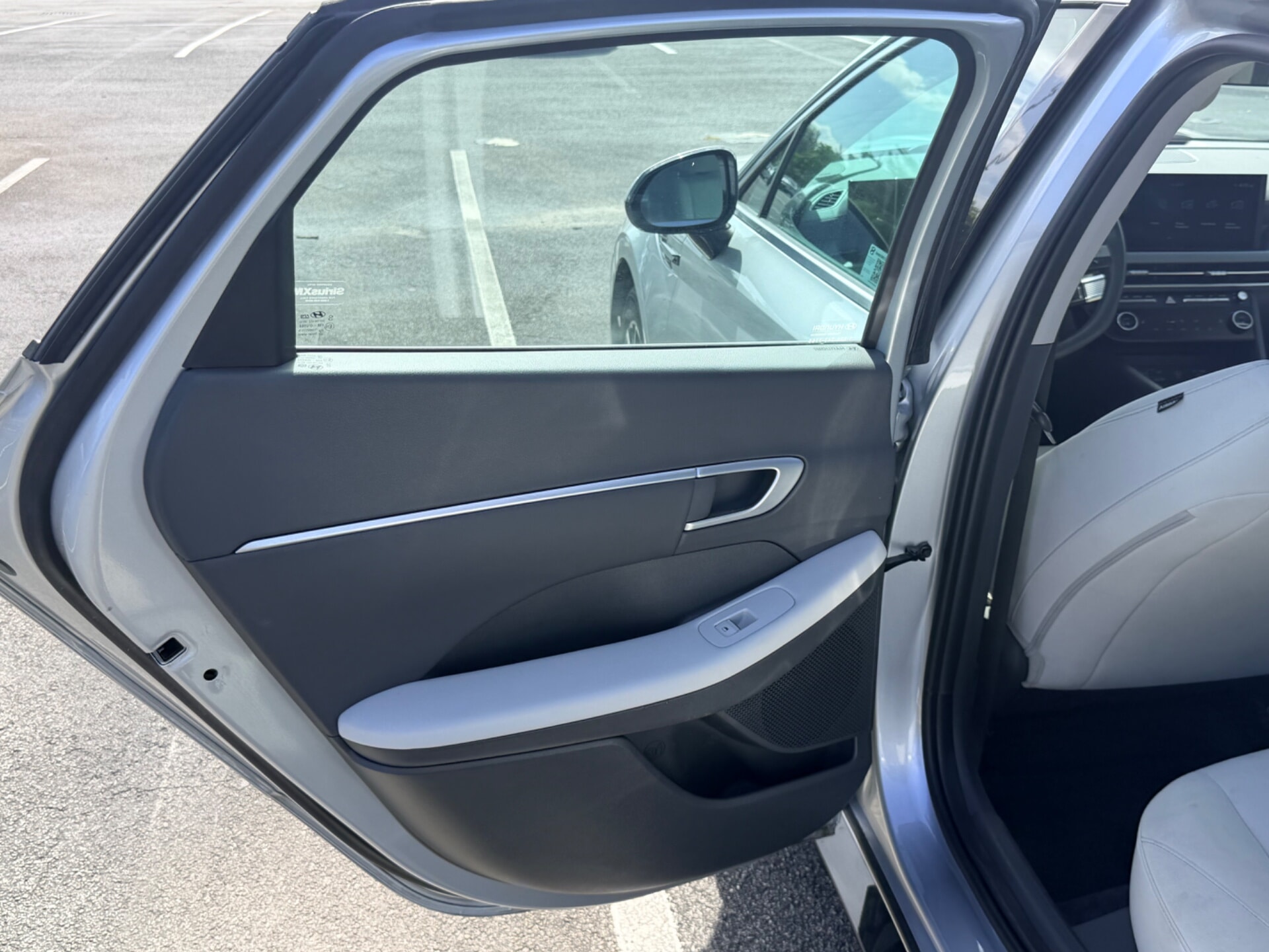 used vehicle - SEDAN HYUNDAI SONATA 2025