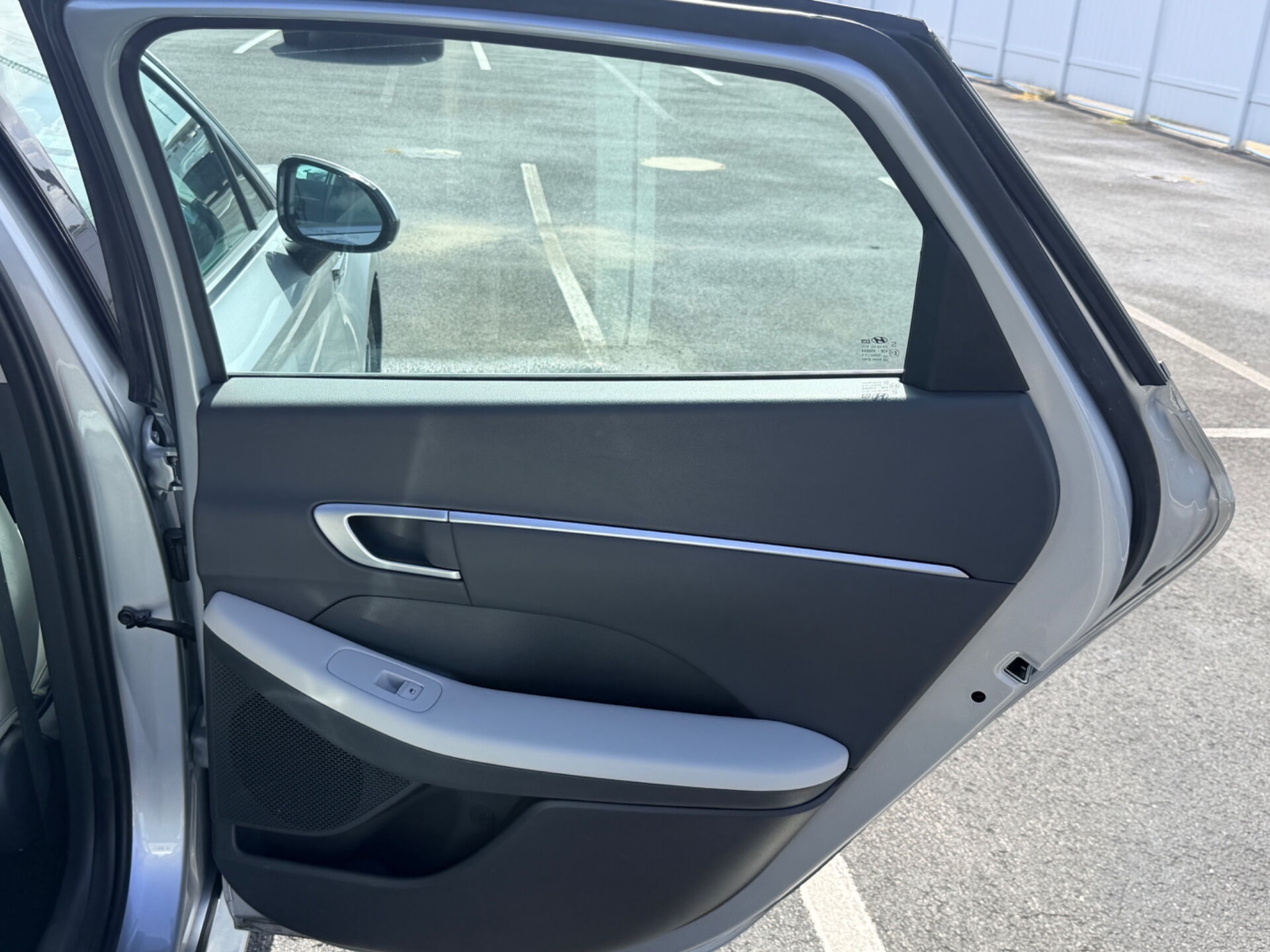 used vehicle - SEDAN HYUNDAI SONATA 2025