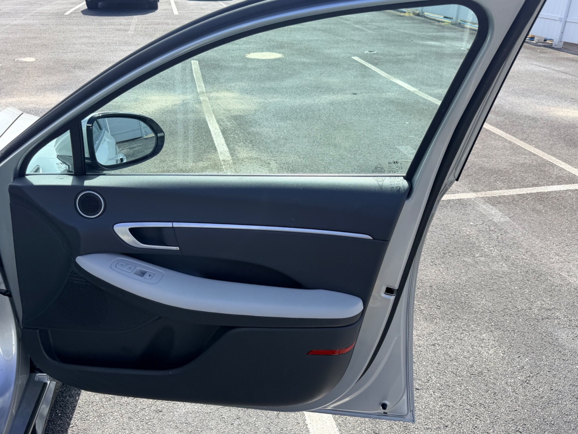 used vehicle - SEDAN HYUNDAI SONATA 2025