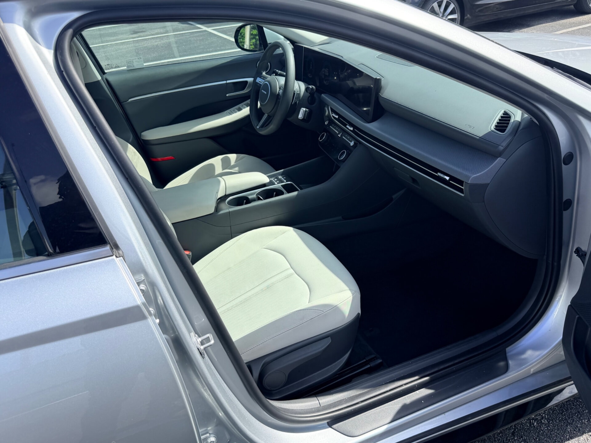 used vehicle - SEDAN HYUNDAI SONATA 2025