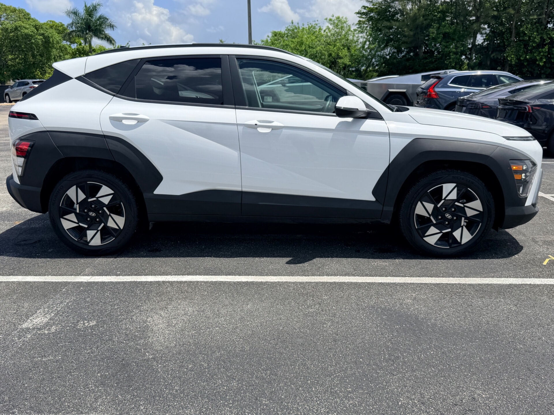 used vehicle - SUV HYUNDAI KONA 2025
