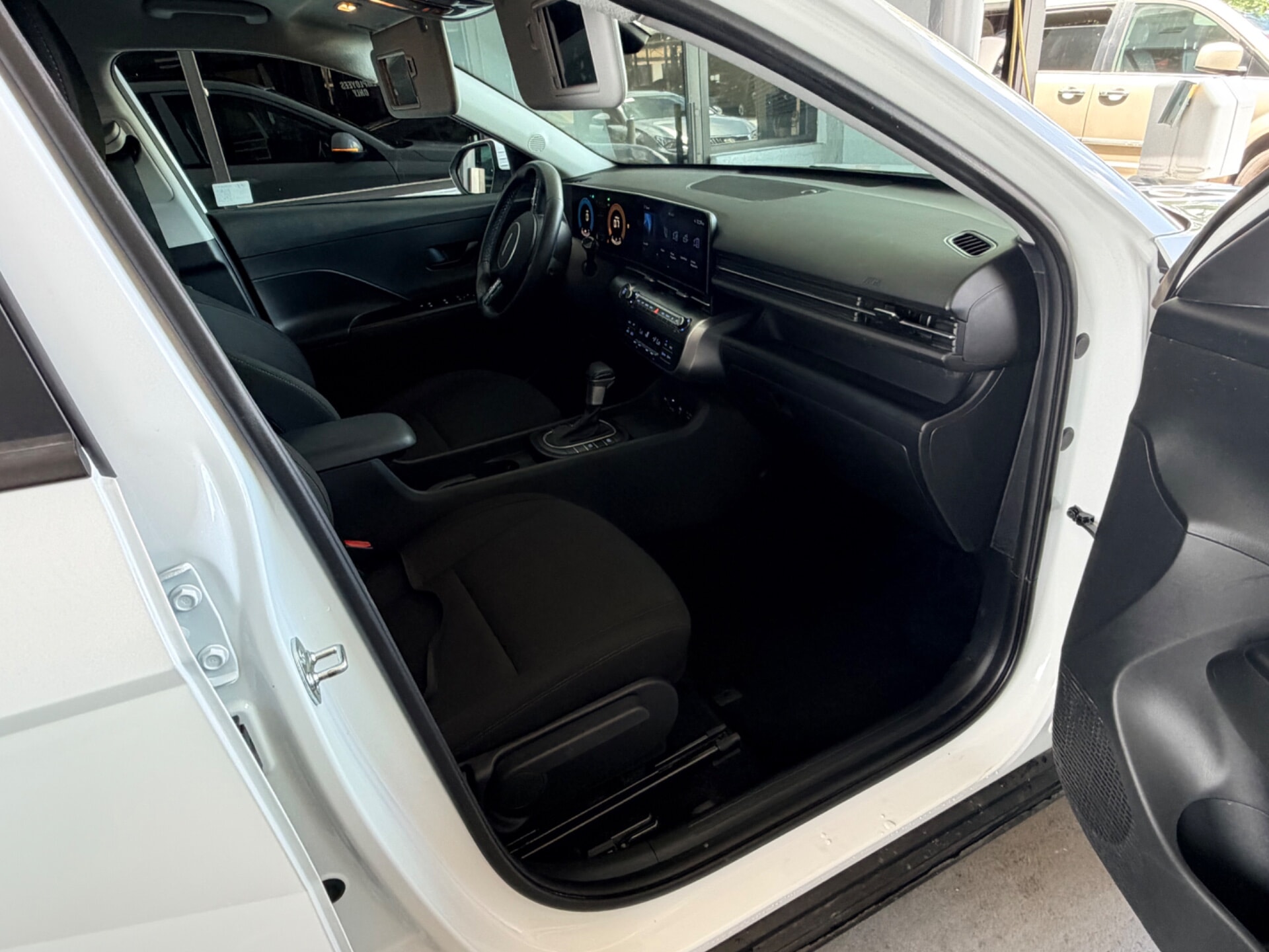 used vehicle - SUV HYUNDAI KONA 2025