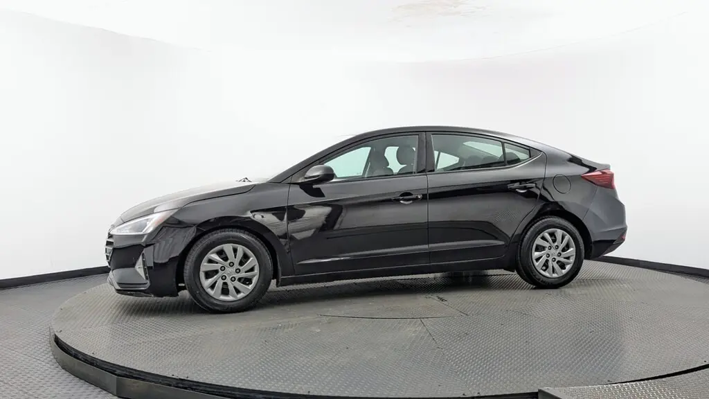 2019 HYUNDAI ELANTRA SE photo 2