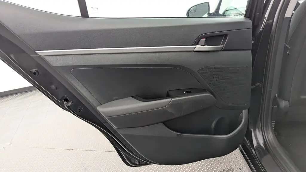 2019 HYUNDAI ELANTRA SE photo 15
