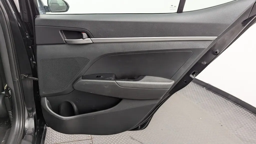 2019 HYUNDAI ELANTRA SE photo 20