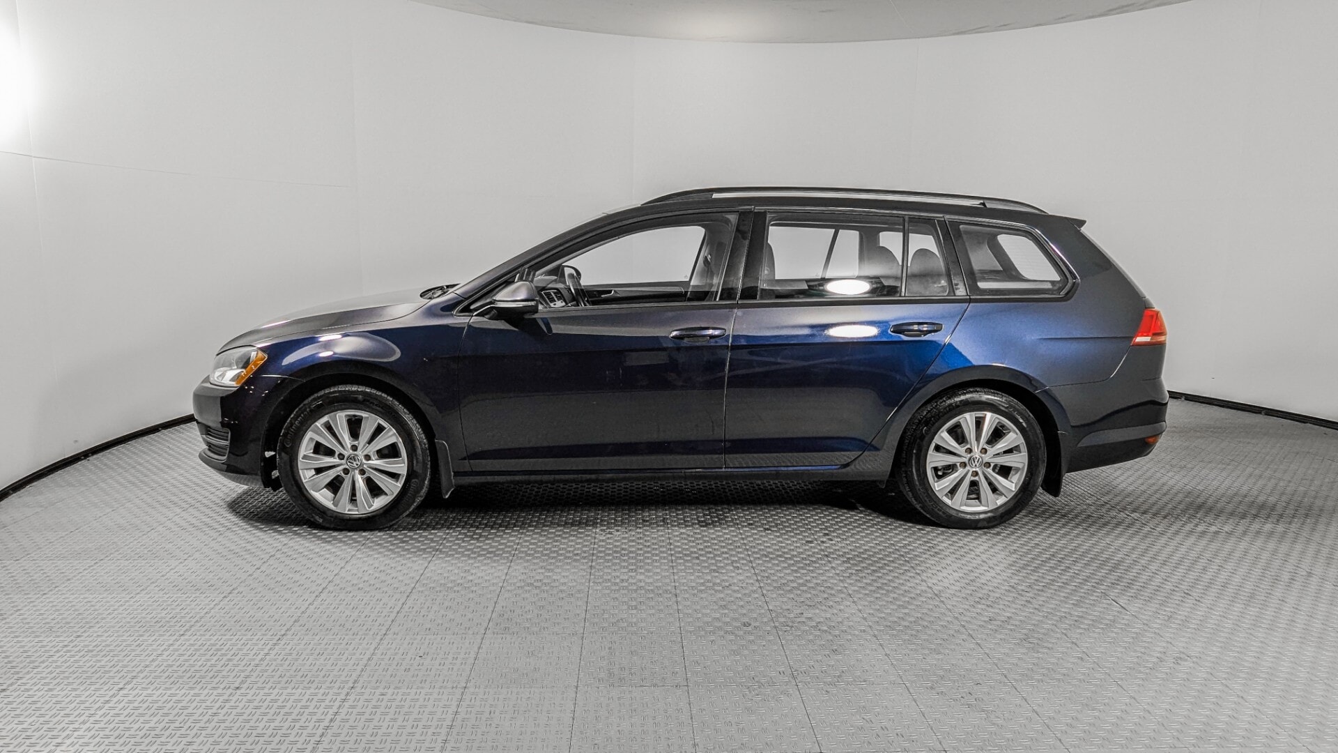 Florida Fine Cars - Used vehicle - SEDAN VOLKSWAGEN GOLF SPORTWAGEN 2017