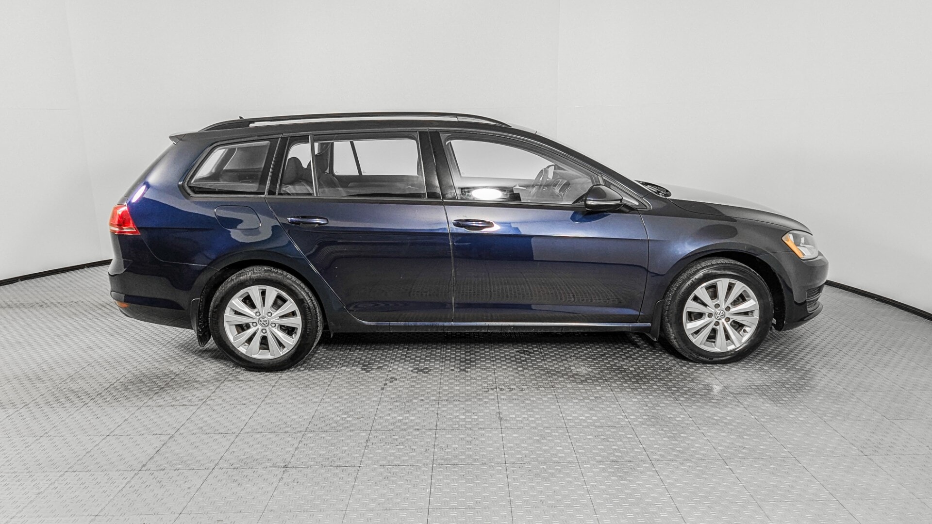 Florida Fine Cars - Used vehicle - SEDAN VOLKSWAGEN GOLF SPORTWAGEN 2017