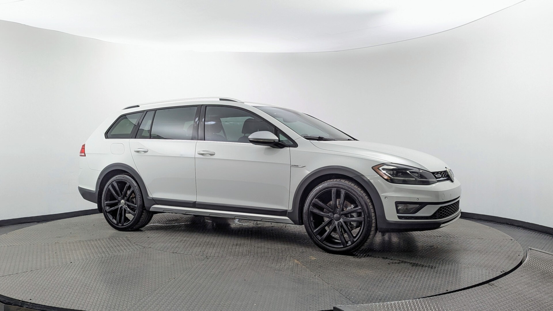 Florida Fine Cars - Used vehicle - SEDAN VOLKSWAGEN GOLF ALLTRACK 2018