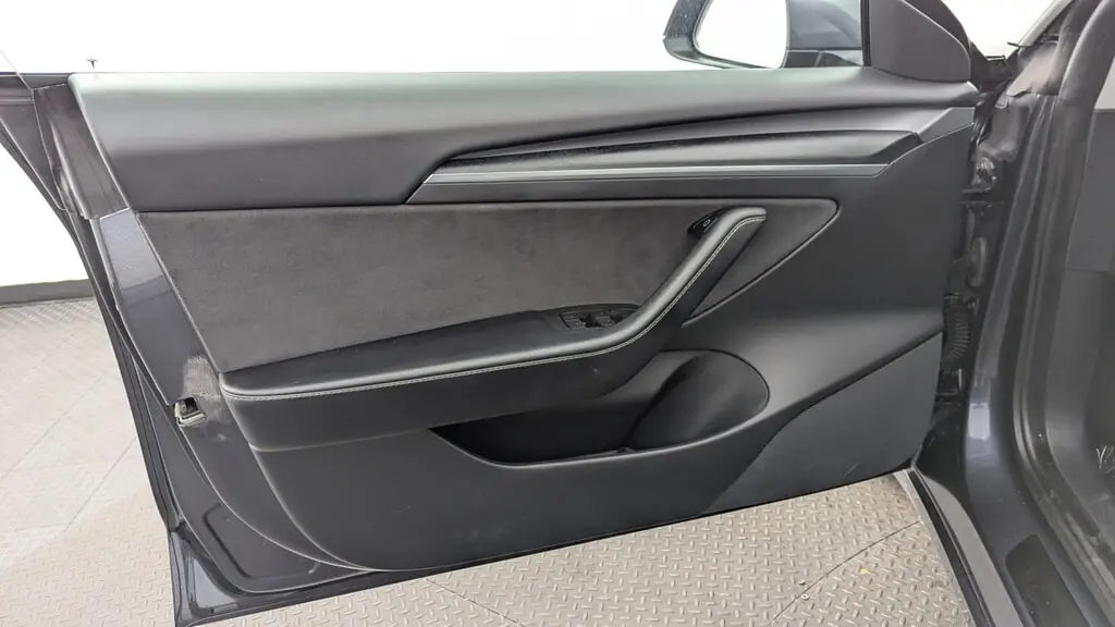 2021 TESLA MODEL 3 STANDARD RANGE PLUS photo 11