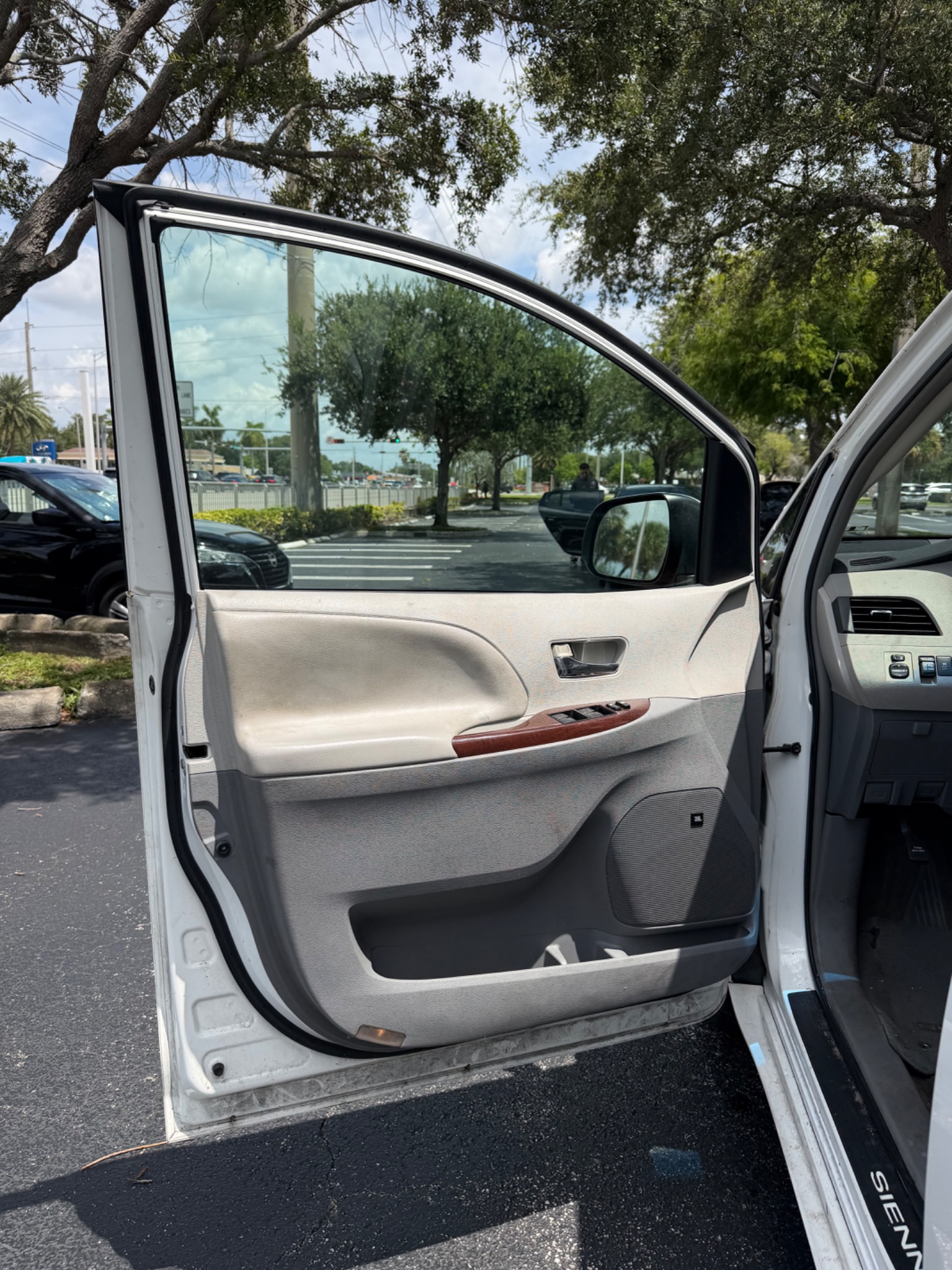 Florida Fine Cars - Used vehicle - MINIVAN TOYOTA SIENNA 2011