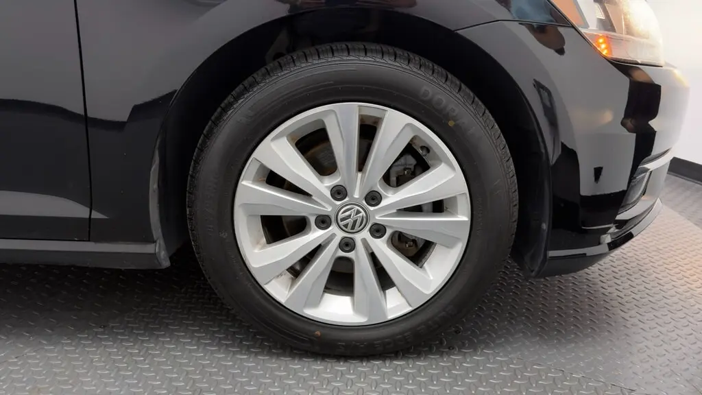 2018 VOLKSWAGEN GOLF S photo 33