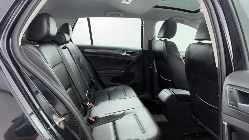 2018 VOLKSWAGEN GOLF S photo 18