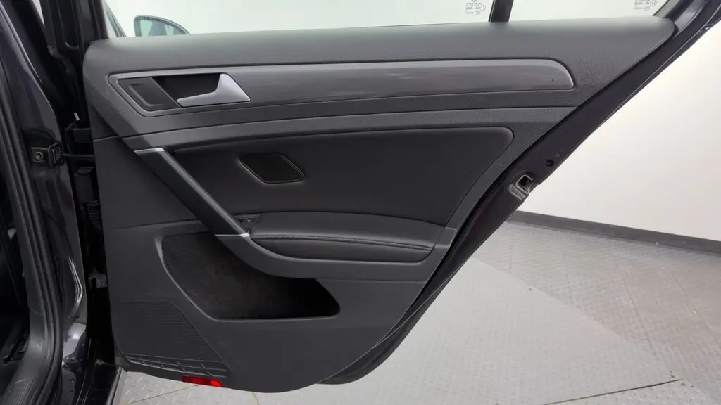 2018 VOLKSWAGEN GOLF S photo 20