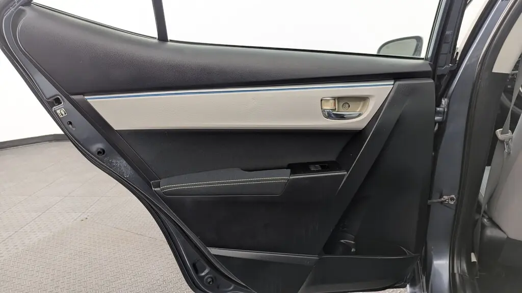 2014 TOYOTA COROLLA LE photo 15