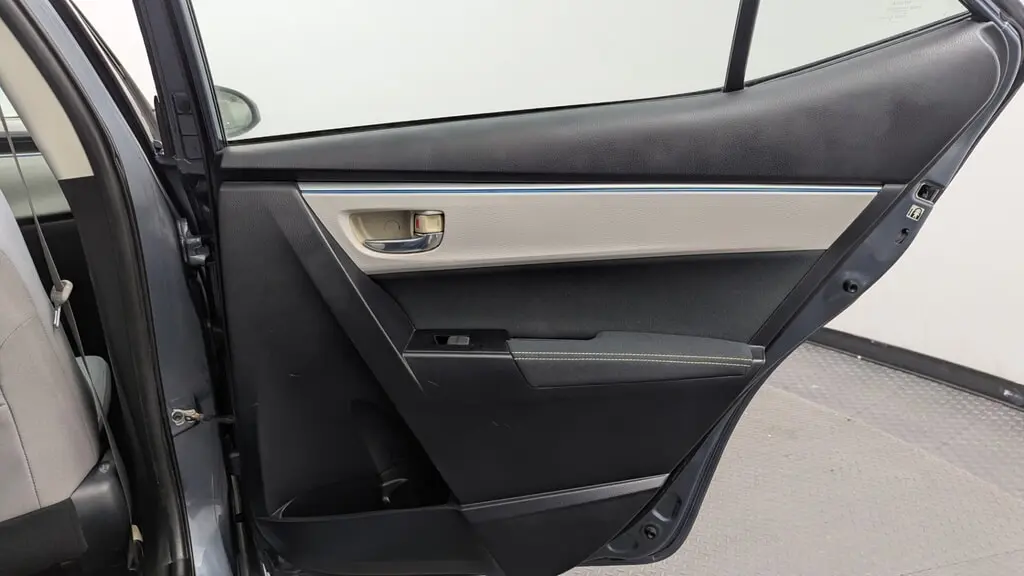2014 TOYOTA COROLLA LE photo 20
