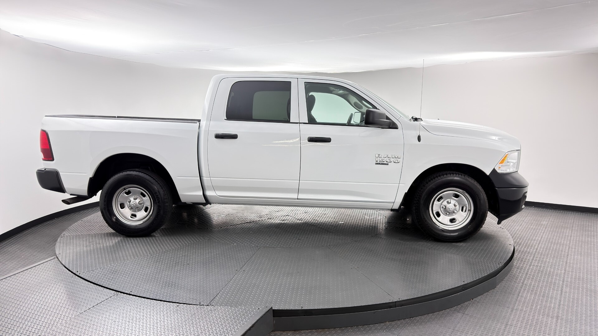 2022 RAM 1500 CLASSIC TRADESMAN photo 8