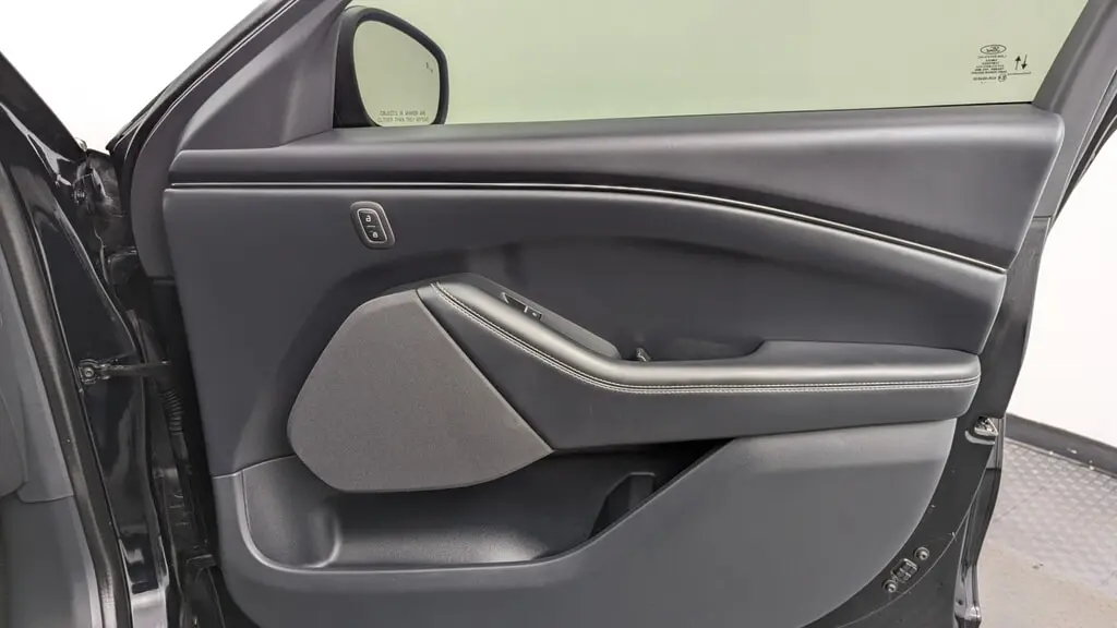 2021 FORD MUSTANG MACH-E SELECT photo 22