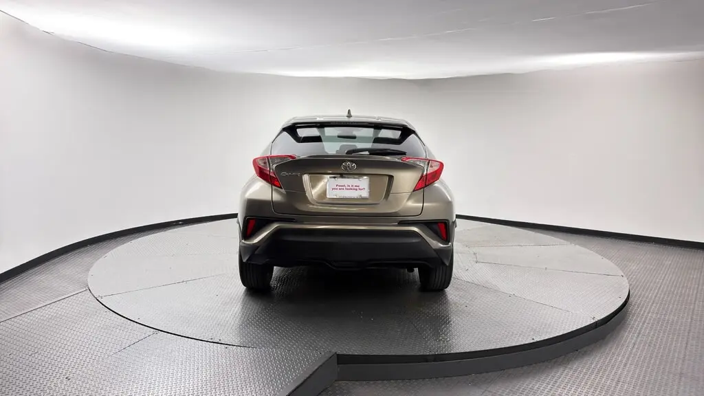 2021 TOYOTA C-HR LE photo 6