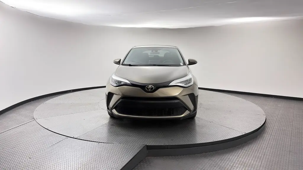 2021 TOYOTA C-HR LE photo 11