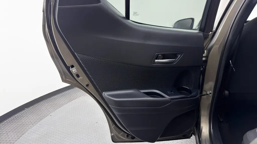 2021 TOYOTA C-HR LE photo 15