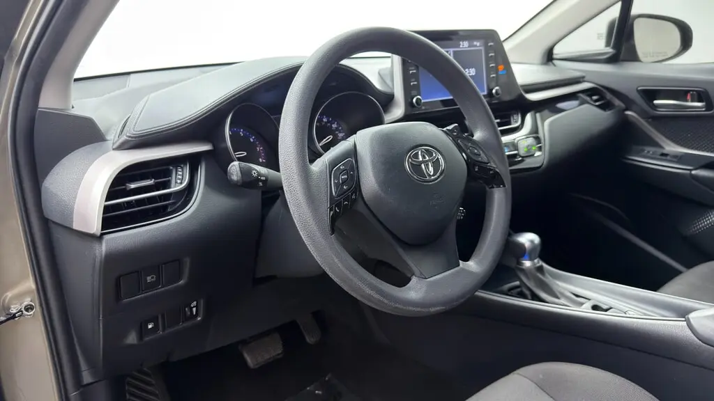 2021 TOYOTA C-HR LE photo 23