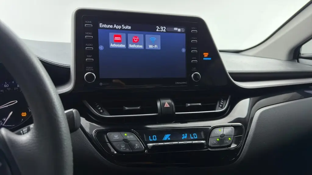 2021 TOYOTA C-HR LE photo 31