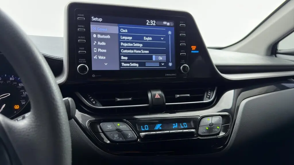 2021 TOYOTA C-HR LE photo 32