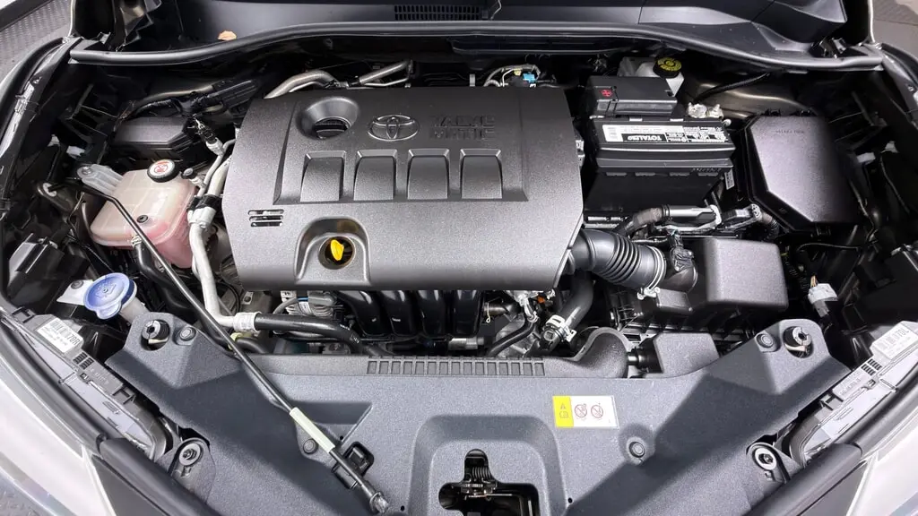 2021 TOYOTA C-HR LE photo 33