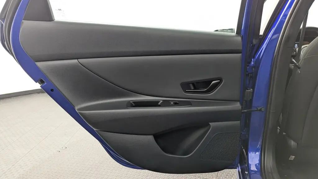 2025 HYUNDAI ELANTRA SEL SPORT photo 12