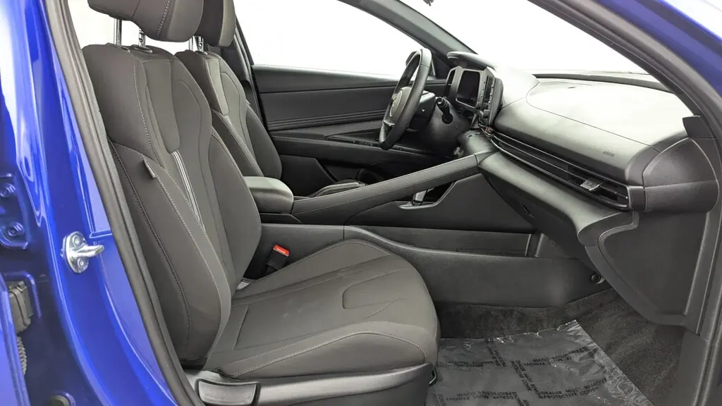 2025 HYUNDAI ELANTRA SEL SPORT photo 17