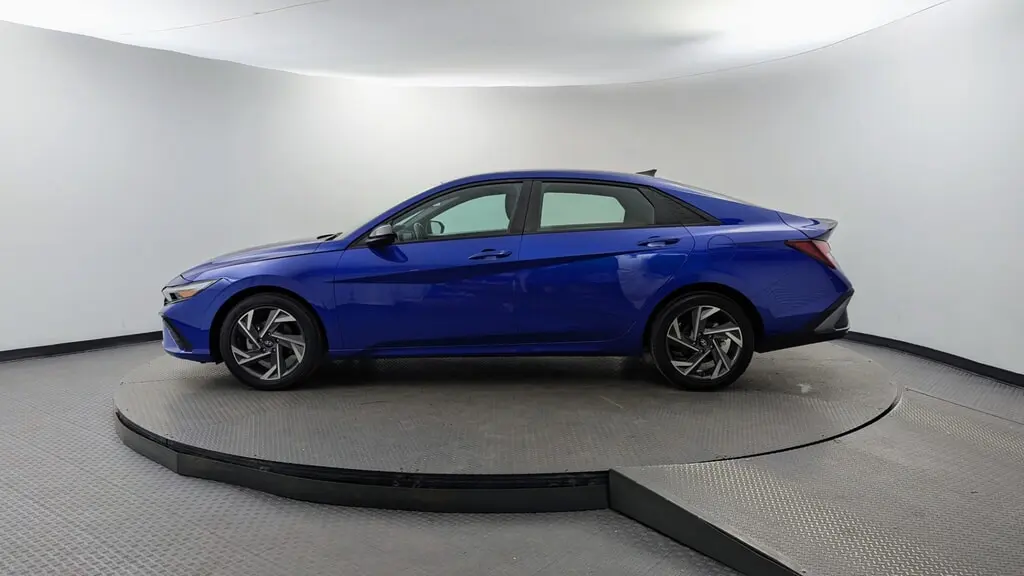 2025 HYUNDAI ELANTRA SEL SPORT photo 2