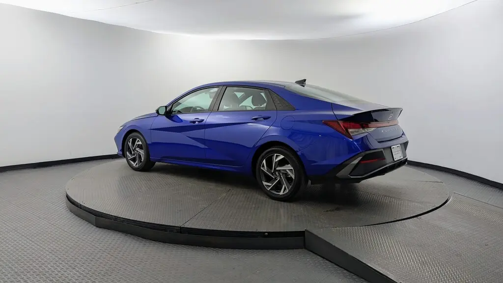 2025 HYUNDAI ELANTRA SEL SPORT photo 4