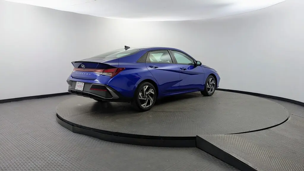 2025 HYUNDAI ELANTRA SEL SPORT photo 6