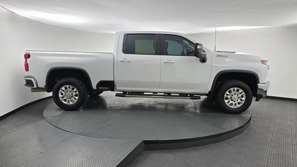 2023 CHEVROLET SILVERADO 2500HD LT photo 11