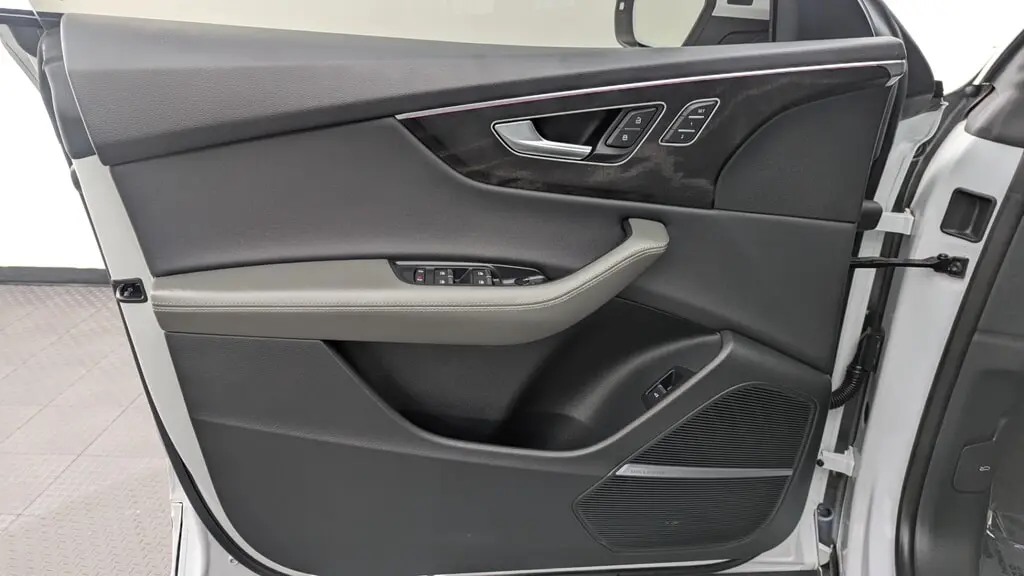 2023 AUDI Q8 PREMIUM PLUS photo 13