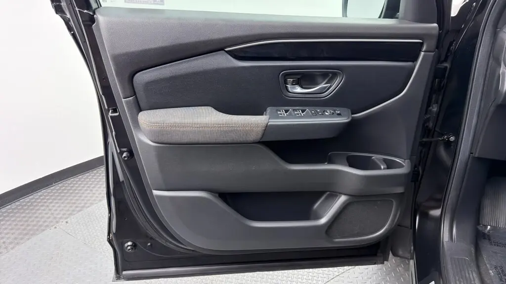 2025 HONDA PILOT SPORT photo 12