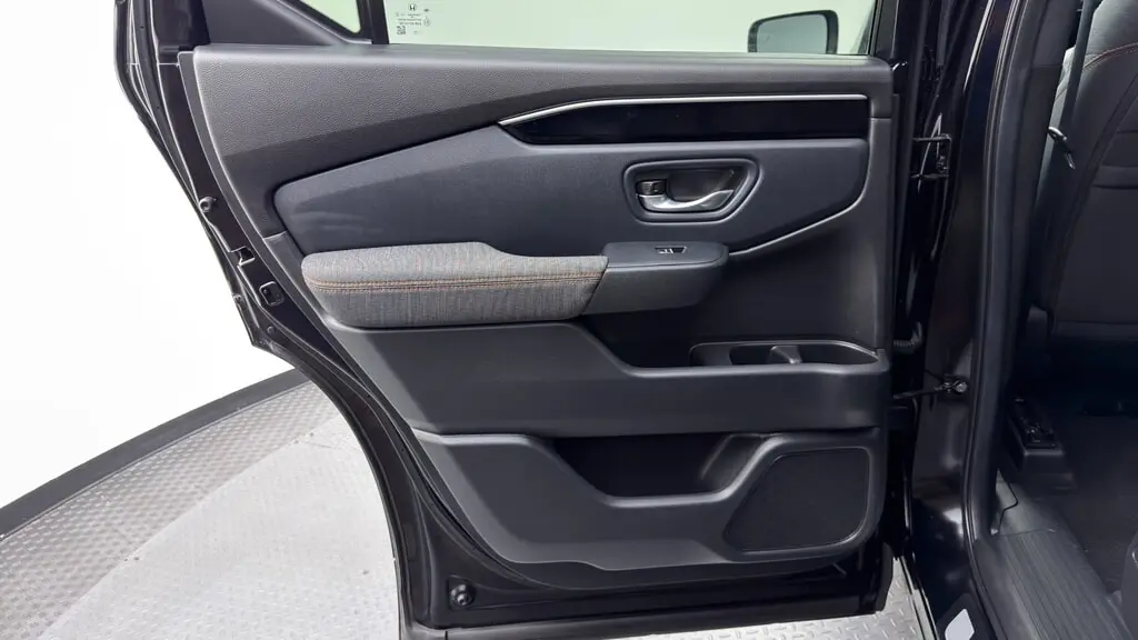 2025 HONDA PILOT SPORT photo 15