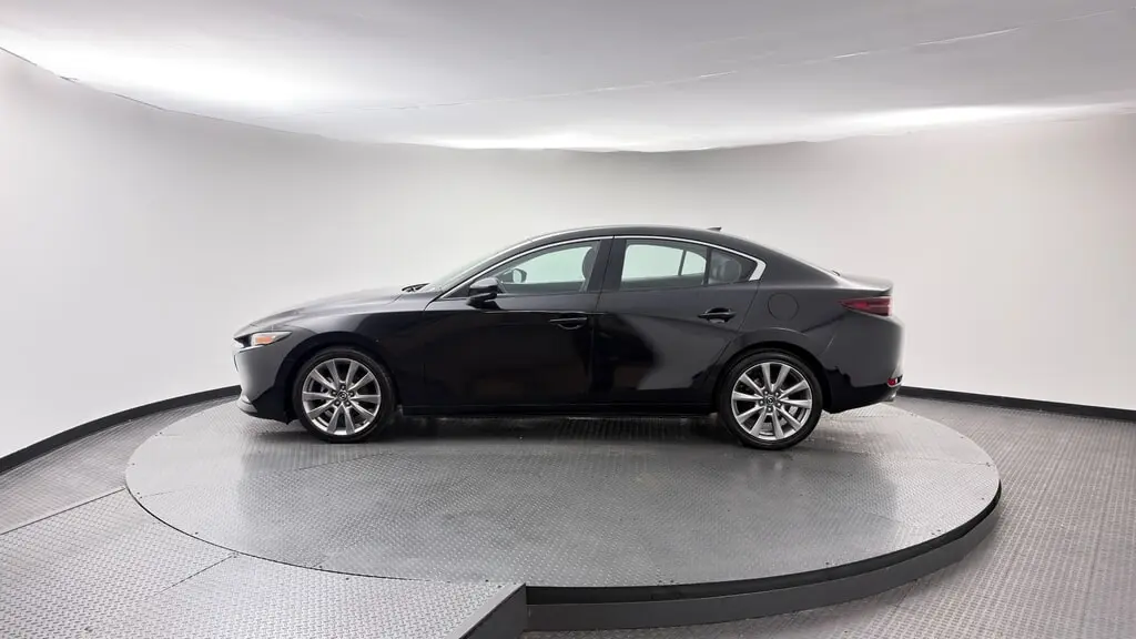 2019 MAZDA MAZDA3 W/PREFERRED PKG photo 2