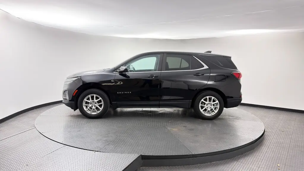 2023 CHEVROLET EQUINOX LT photo 2